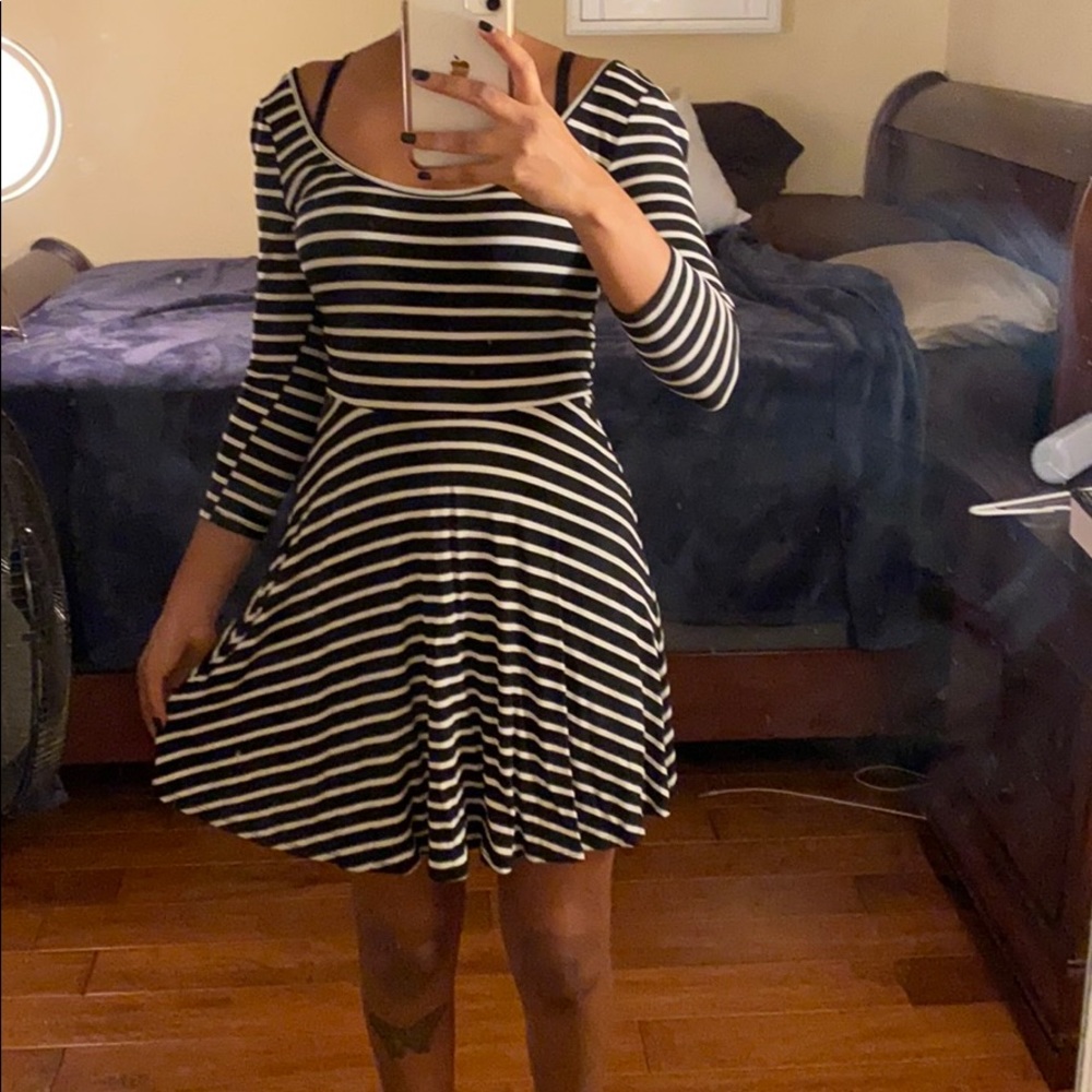 Adorable b&w striped dress